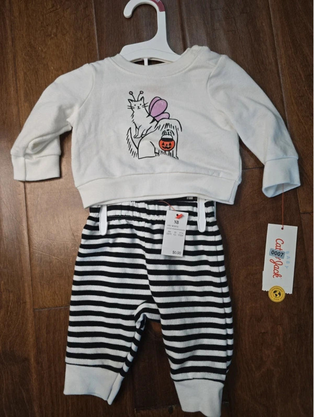 Newborn brand new halloween outfit from target item 7G8